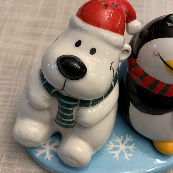 Omg! Polar bear and penguin salt and pepper shakers - Picture 3 of 5
